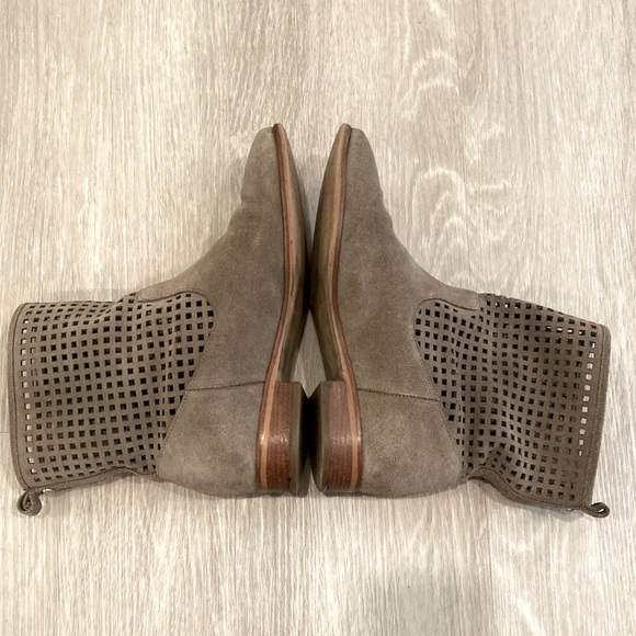 MICHAEL KORS SUEDE TAUPE TAN BOOTIES - Picture 3 of 4